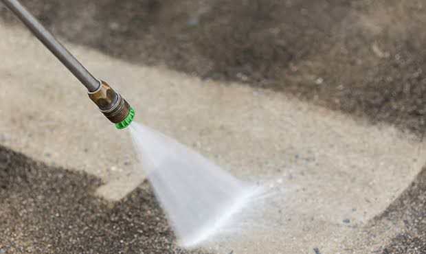 Do Pressure Washing Companies Use Your Water